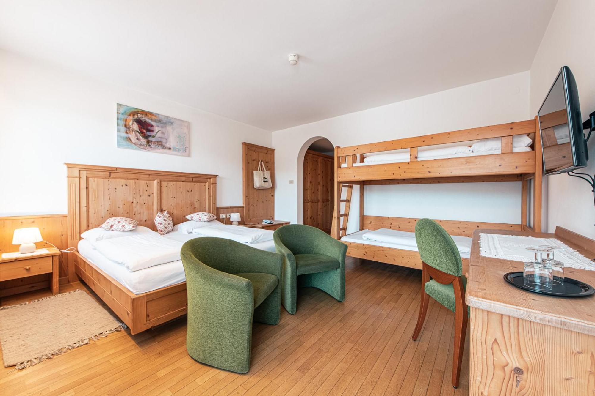 Hotel Goldene Rose Monguelfo-Tesido / Welsberg-Taisten ภายนอก รูปภาพ