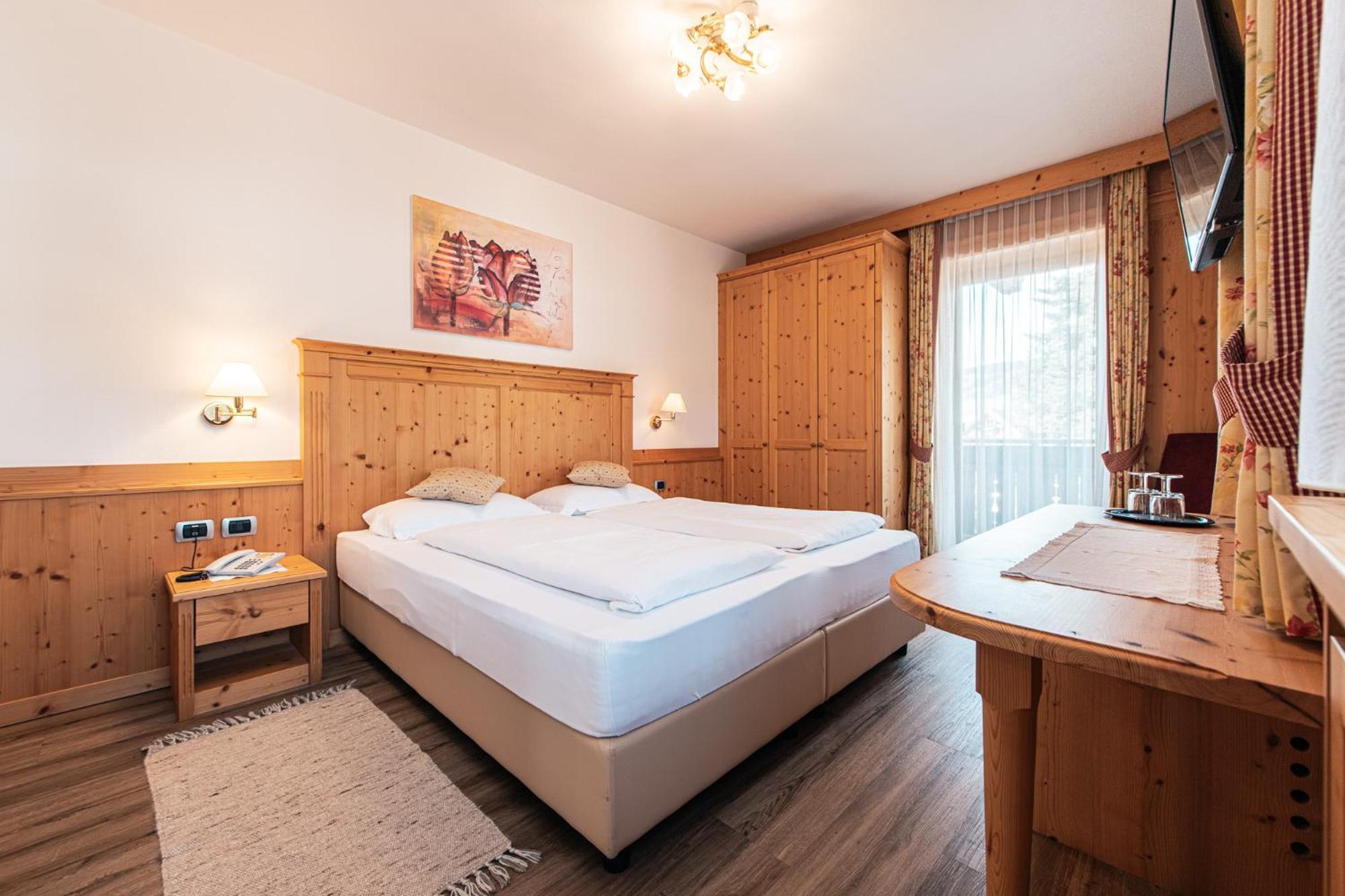 Hotel Goldene Rose Monguelfo-Tesido / Welsberg-Taisten ภายนอก รูปภาพ