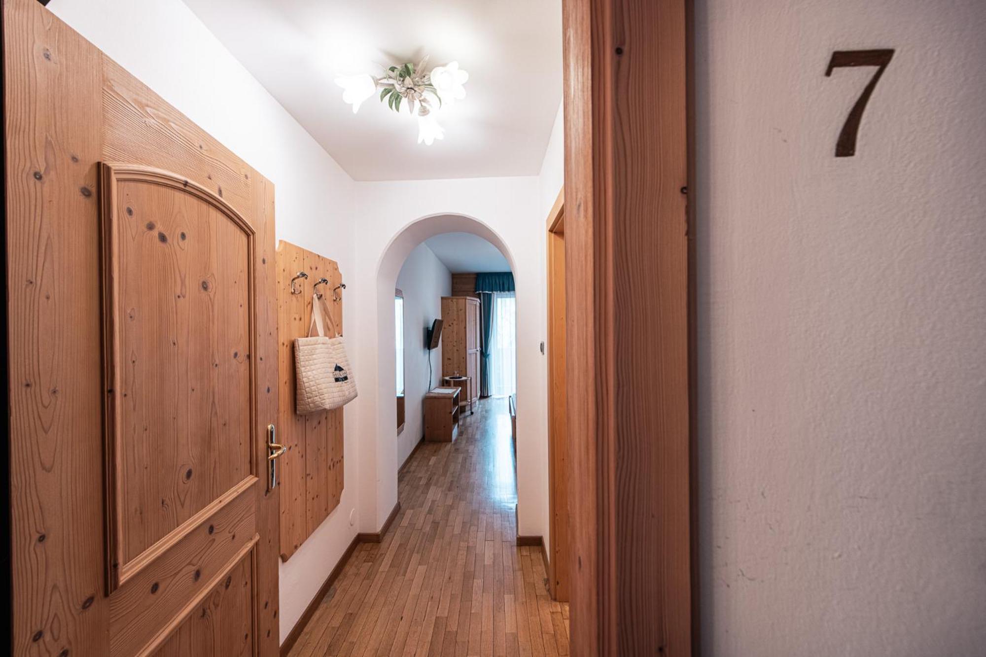 Hotel Goldene Rose Monguelfo-Tesido / Welsberg-Taisten ภายนอก รูปภาพ