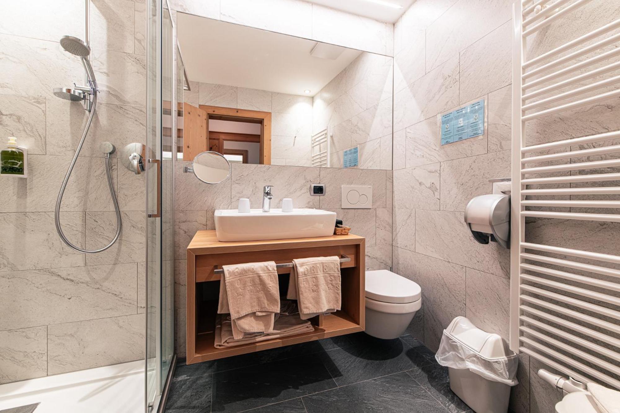 Hotel Goldene Rose Monguelfo-Tesido / Welsberg-Taisten ภายนอก รูปภาพ