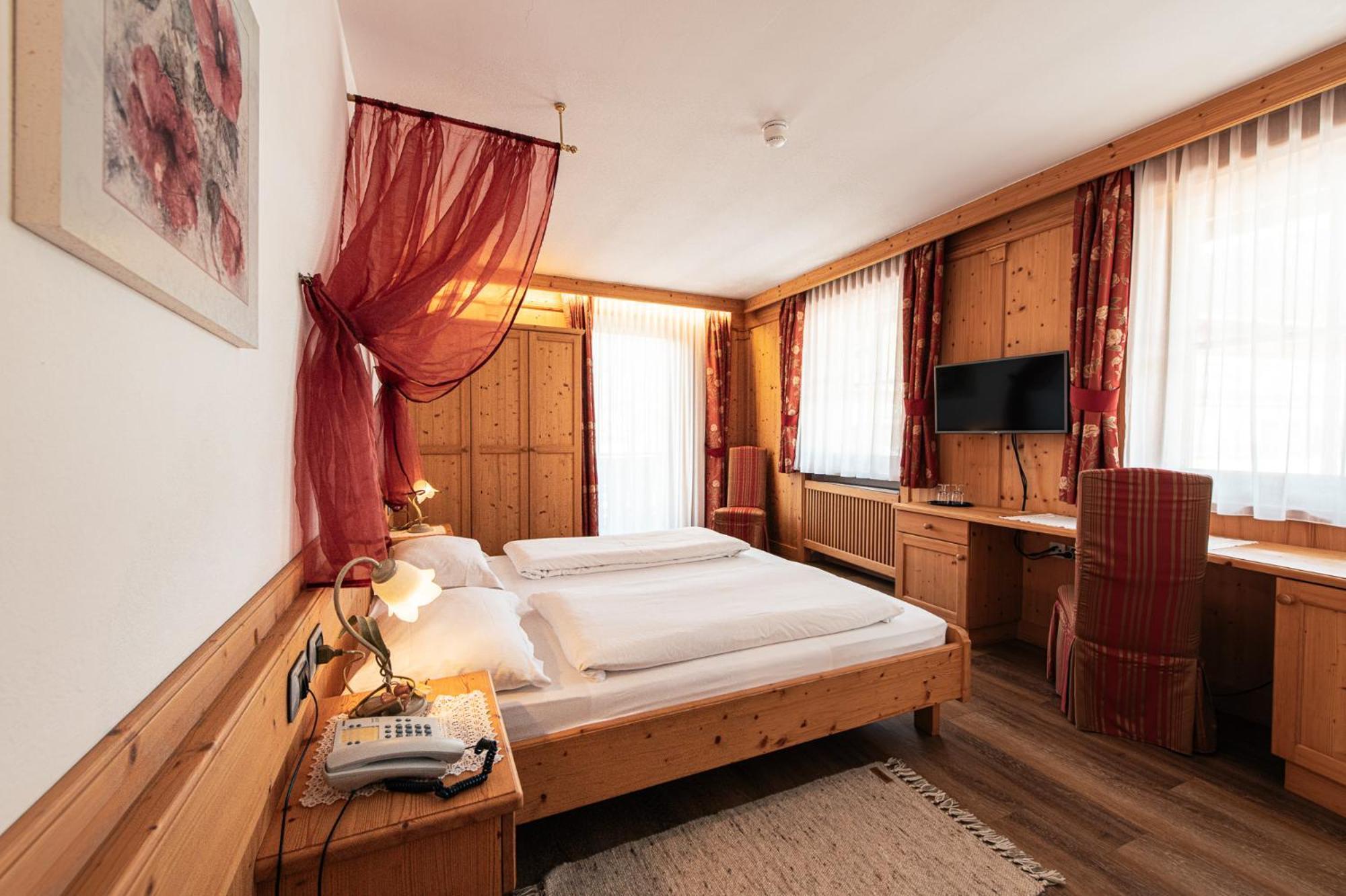 Hotel Goldene Rose Monguelfo-Tesido / Welsberg-Taisten ภายนอก รูปภาพ