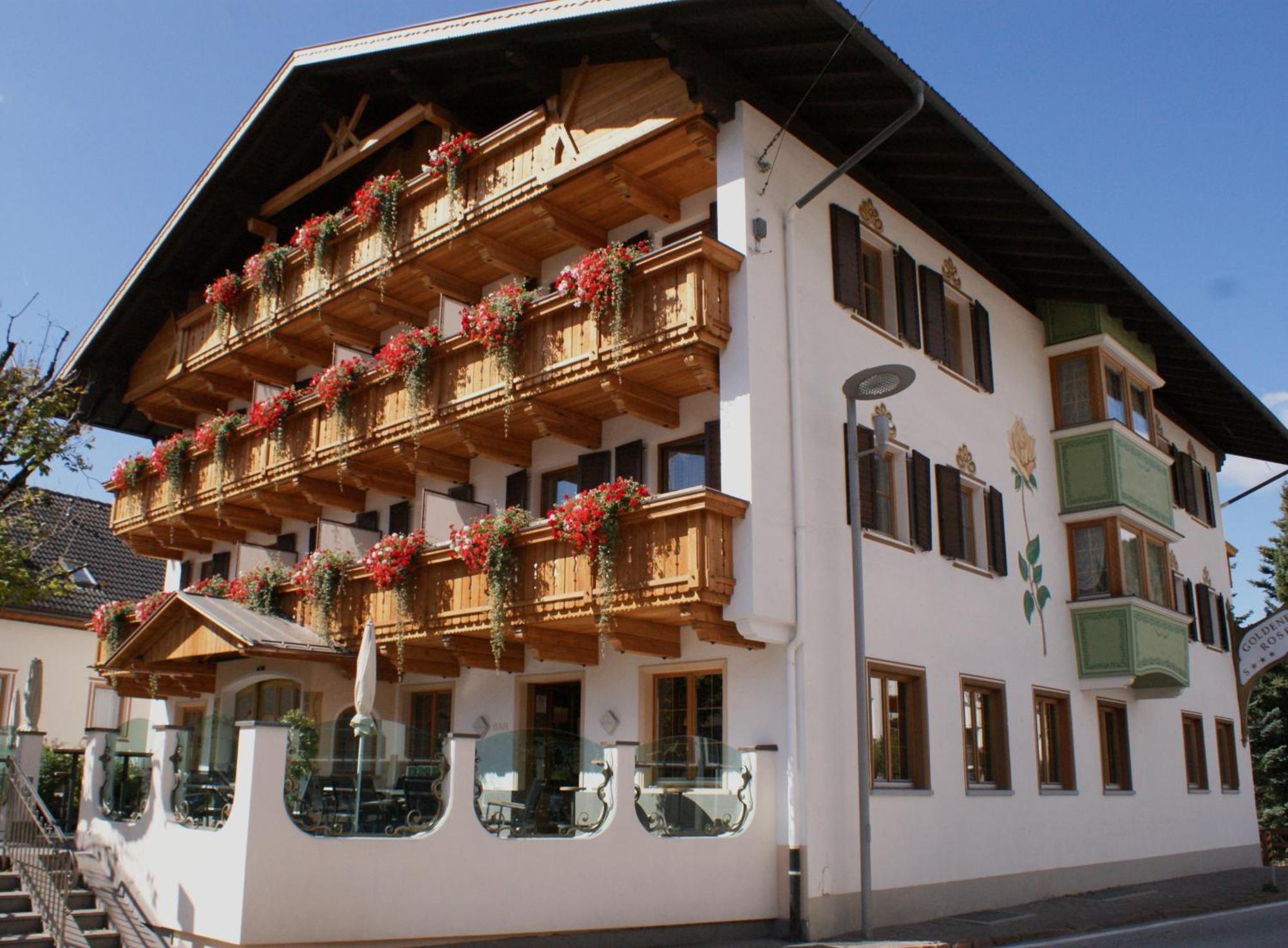 Hotel Goldene Rose Monguelfo-Tesido / Welsberg-Taisten ภายนอก รูปภาพ