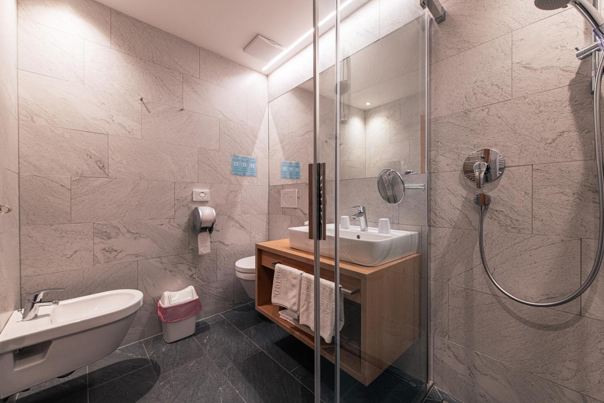 Hotel Goldene Rose Monguelfo-Tesido / Welsberg-Taisten ภายนอก รูปภาพ