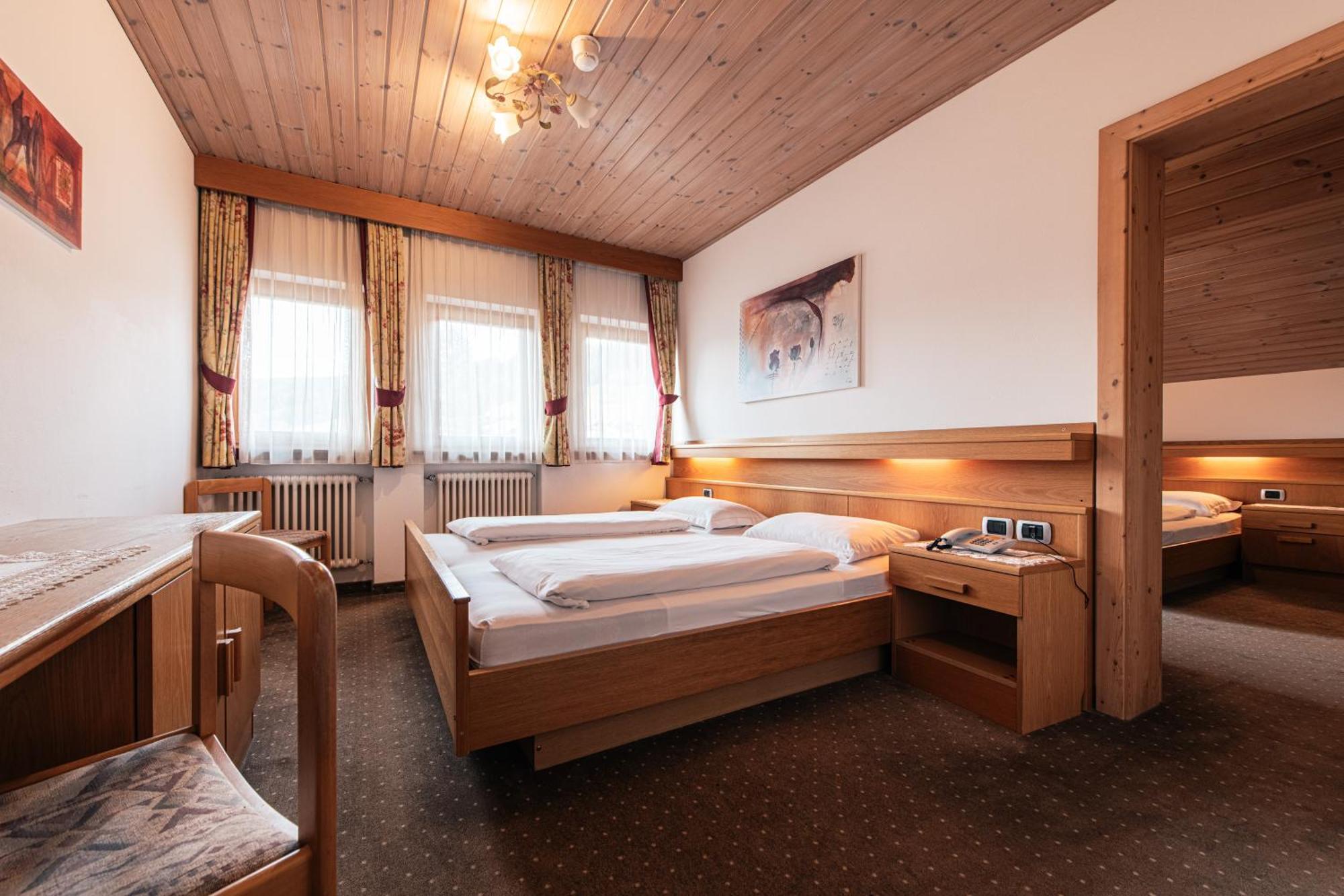 Hotel Goldene Rose Monguelfo-Tesido / Welsberg-Taisten ภายนอก รูปภาพ
