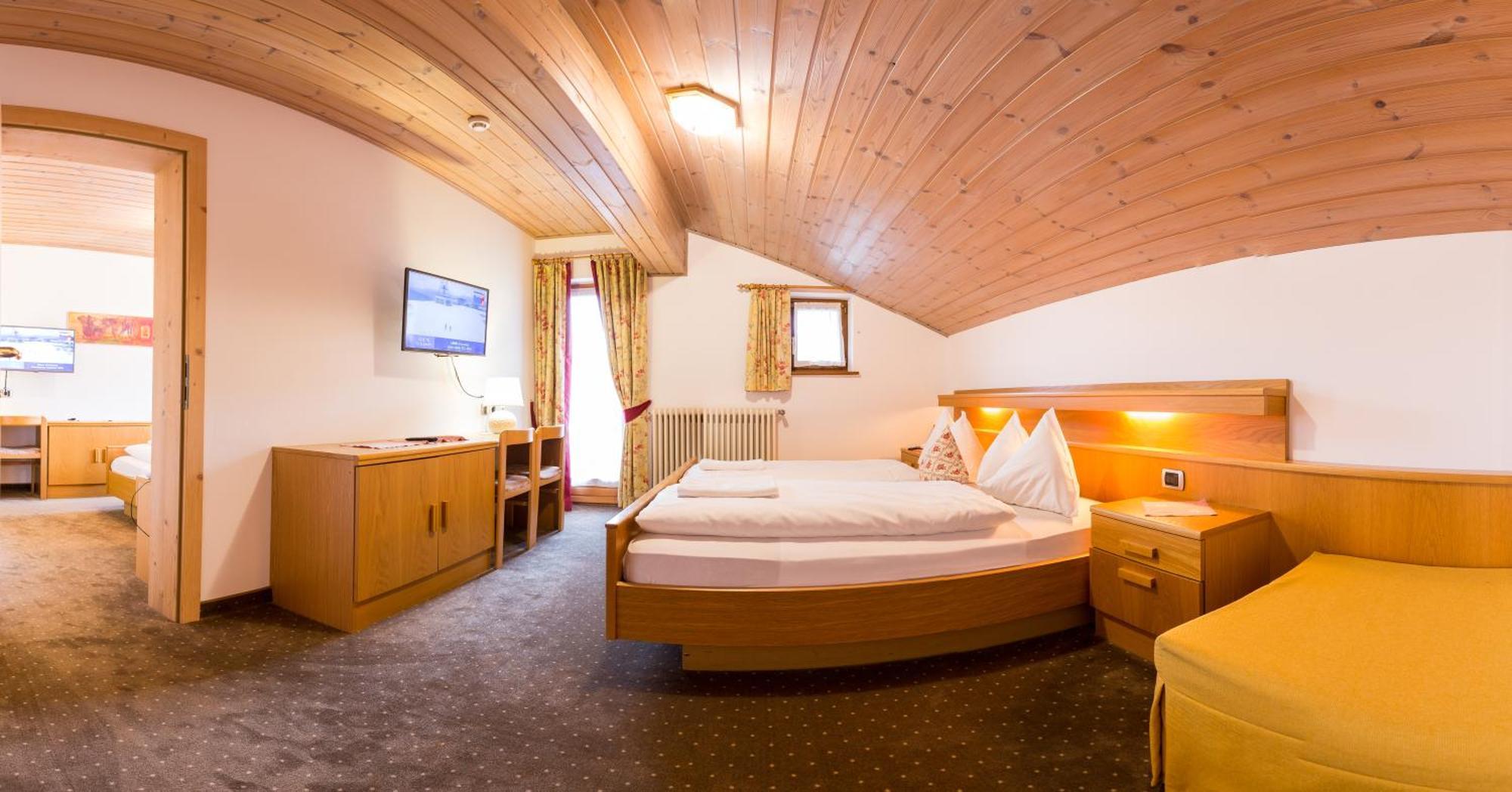 Hotel Goldene Rose Monguelfo-Tesido / Welsberg-Taisten ภายนอก รูปภาพ