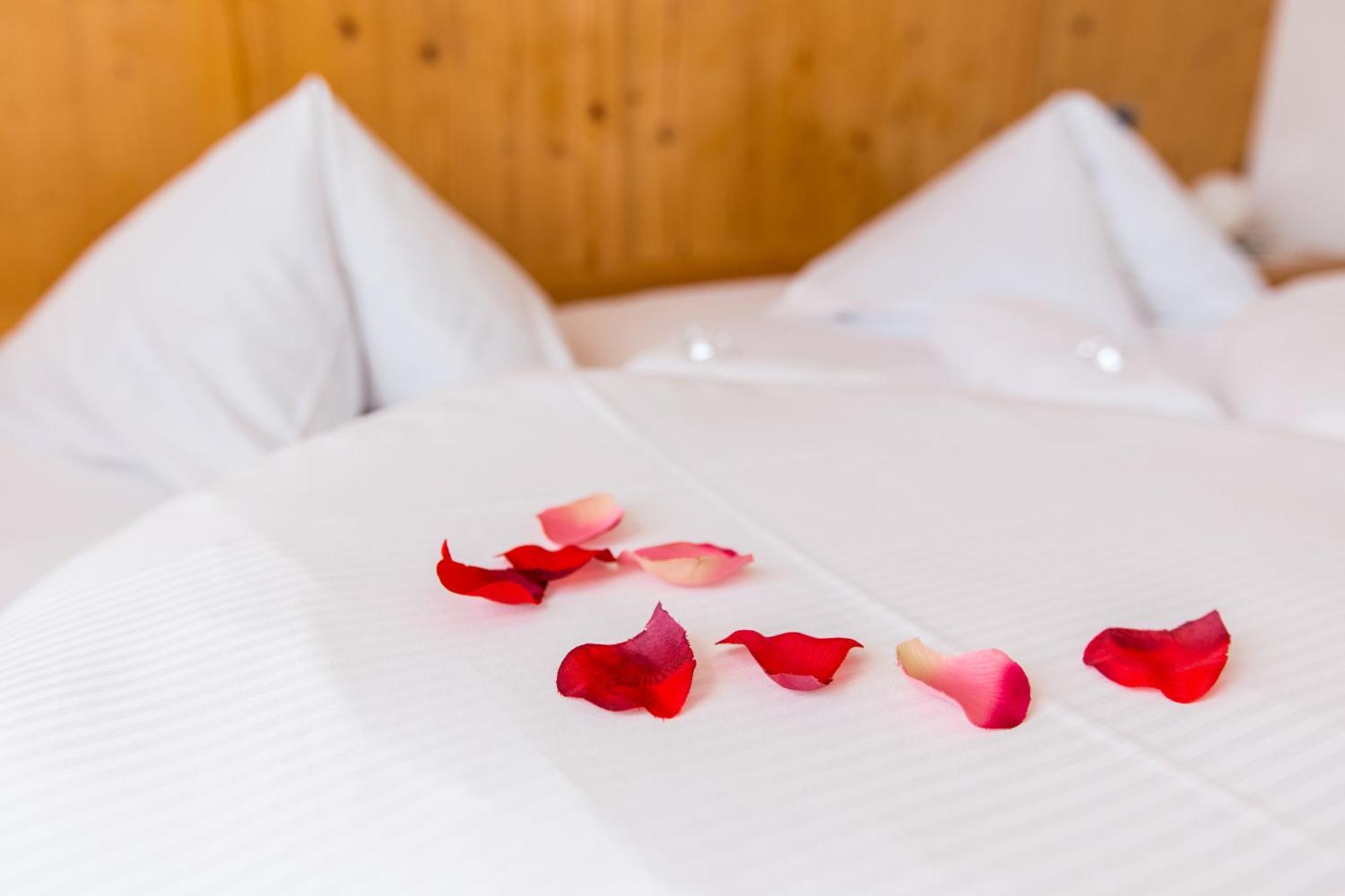 Hotel Goldene Rose Monguelfo-Tesido / Welsberg-Taisten ภายนอก รูปภาพ